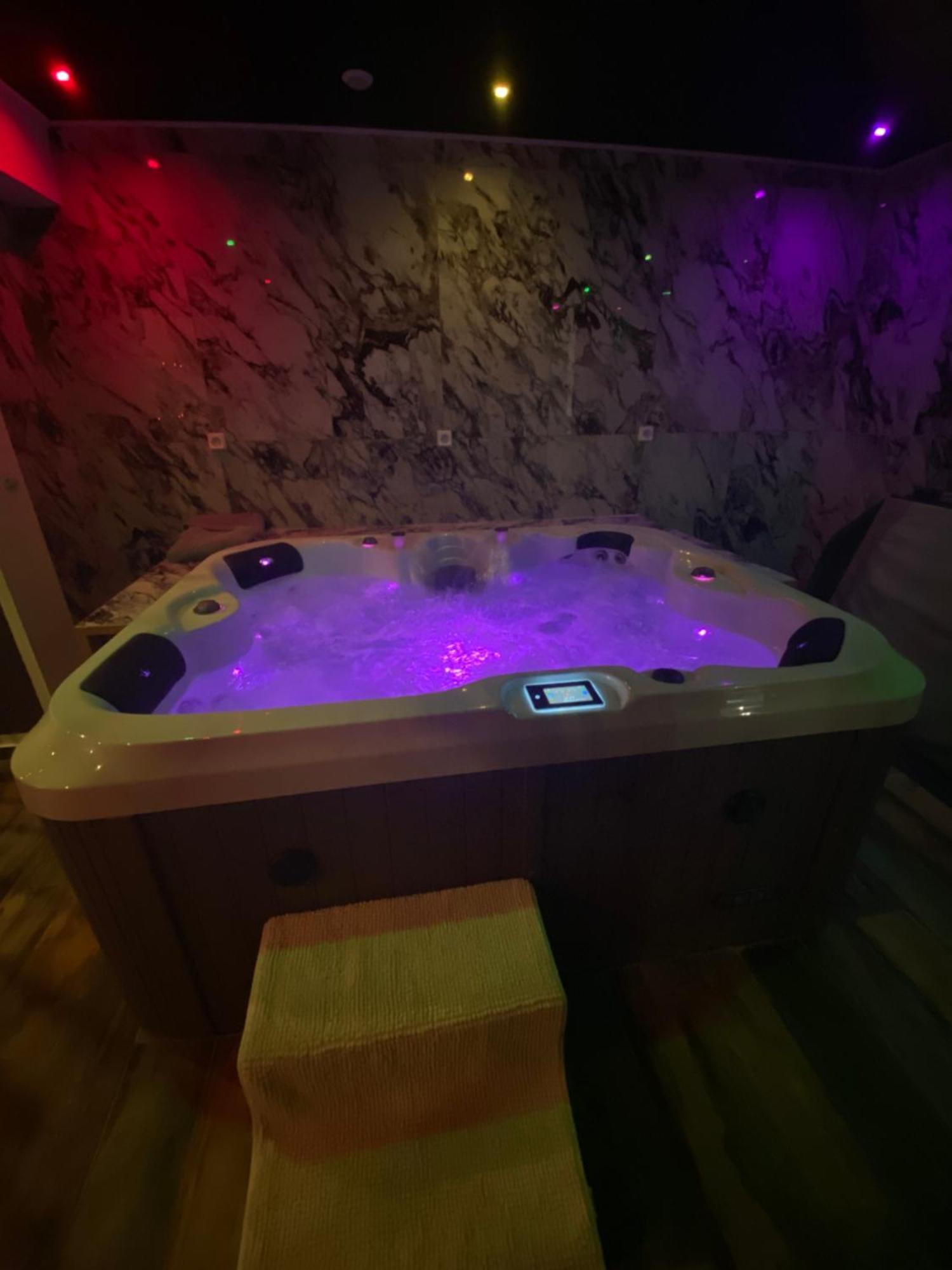 Why Not Jacuzzi Aparthotel Arles Buitenkant foto